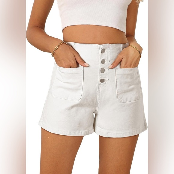 Pants - NEW WHITE BUTTON FRONT SHORTS⭐️